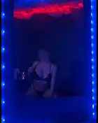 Stacy - masérka v Avalon club