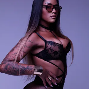 Erotická masérka Sammy Escort - fotka 2