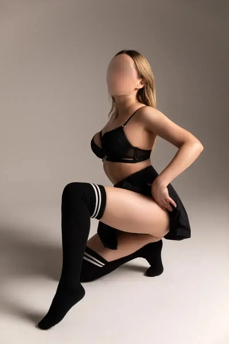 Erotic masseuse Andriana Escort - Imperium Massage, Prague 7 - photo 2