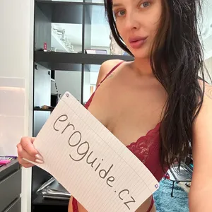 Holka na sex Milana Escort - Baby Cakes, Praha 1 - fotka 1