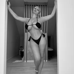 Girl for sex Romana Escort - photo 9