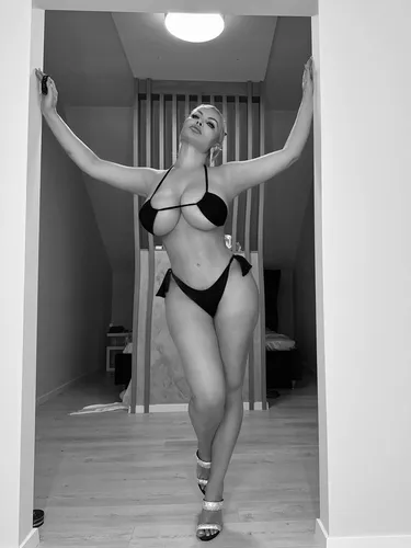 Girl for sex Romana Escort - photo 9