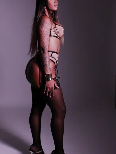 Erotická masérka Sammy Escort - fotka 4