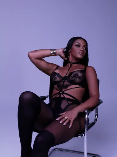 Erotická masérka Sammy Escort - fotka 23