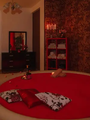 Red massage - Erotické masáže - Praha 2
