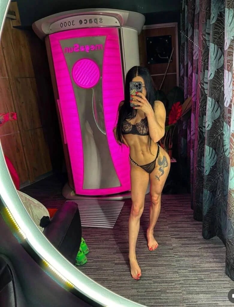 Holka na sex Adriana Escort - fotka 2