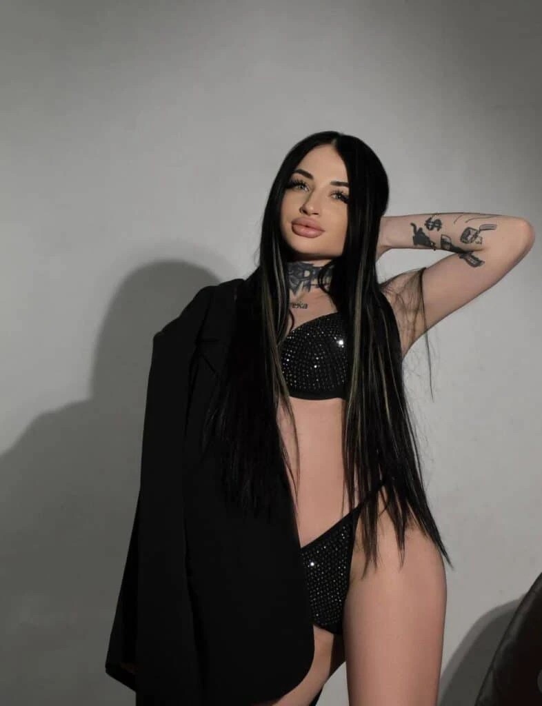 Holka na sex Adriana Escort - fotka 3