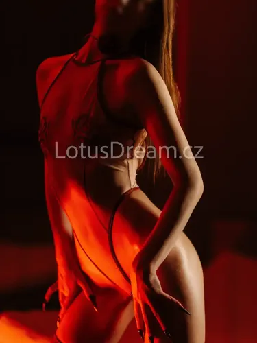Erotická masérka Nana Escort - Lotus Dream, Praha 1 - fotka 4