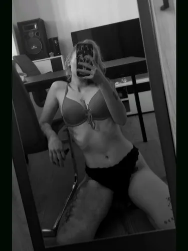 Holka na sex Secret Escort - Neon club, Praha 2 - fotka 3