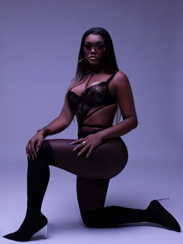 Erotická masérka Sammy Escort - fotka 10