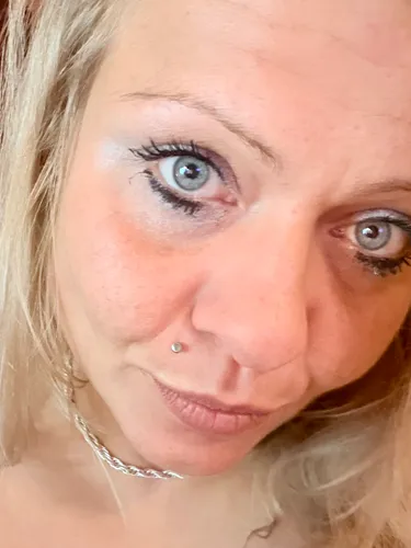 Holka na sex Madam Lea Escort - fotka 1