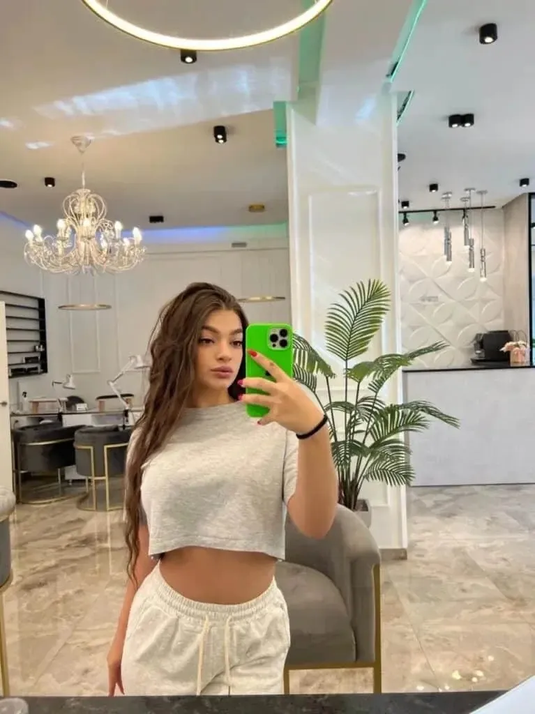 Holka na sex Nella Escort - fotka 2